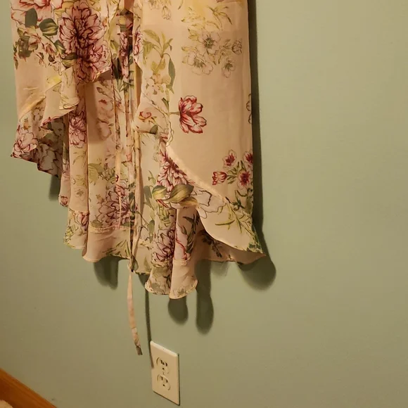 Nwt. Stunning, gorgeous dress. High low. Ruffles. Very feminine. Elastic waist - Picture 7 of 16